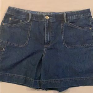 Gloria Vanderbilt stretch jean short size 16